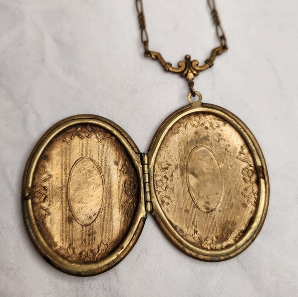 Vintage Brass Locket Necklace - Picture 5 of 9